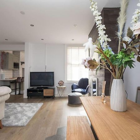 Lovely 2-Bed In Windsor Free Parking, 1 Mile From Legoland Extérieur photo